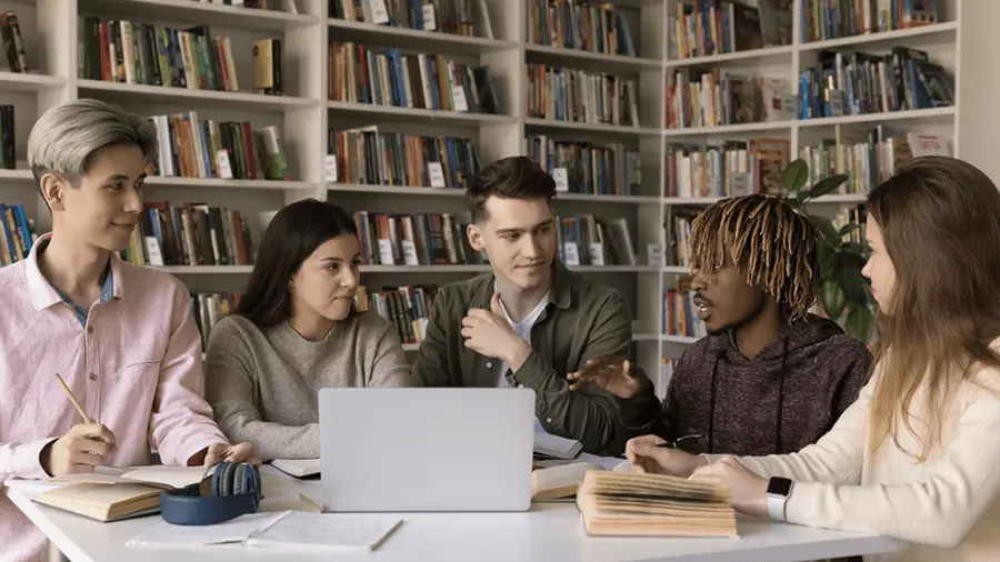 التعليم المعزز بالتكنولوجيا