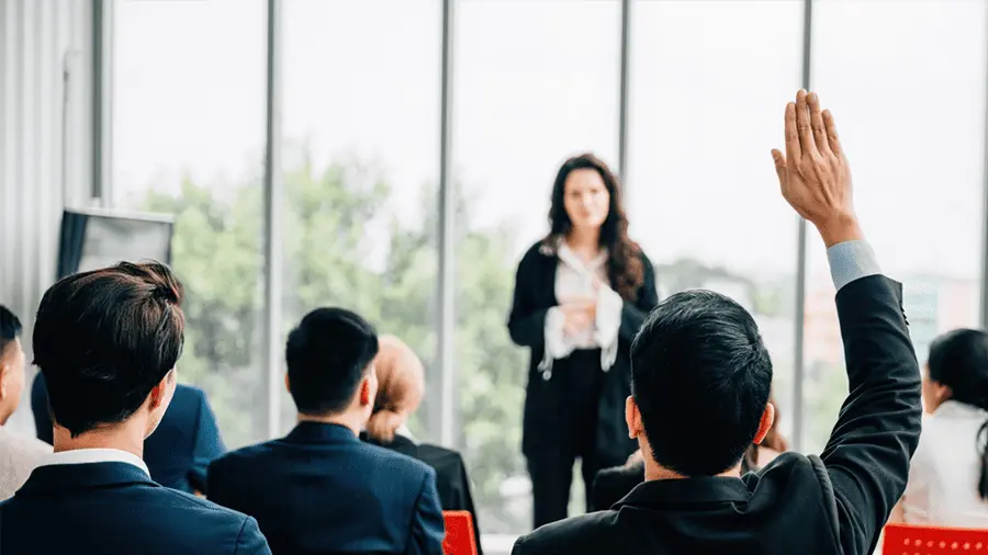 الأنظمة التعليمية الذكية