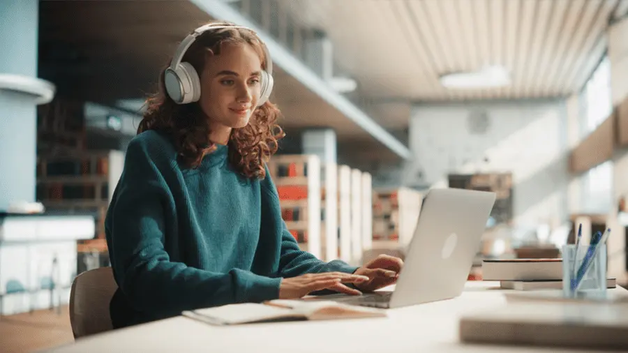 الأنشطة التفاعلية عبر الإنترنت