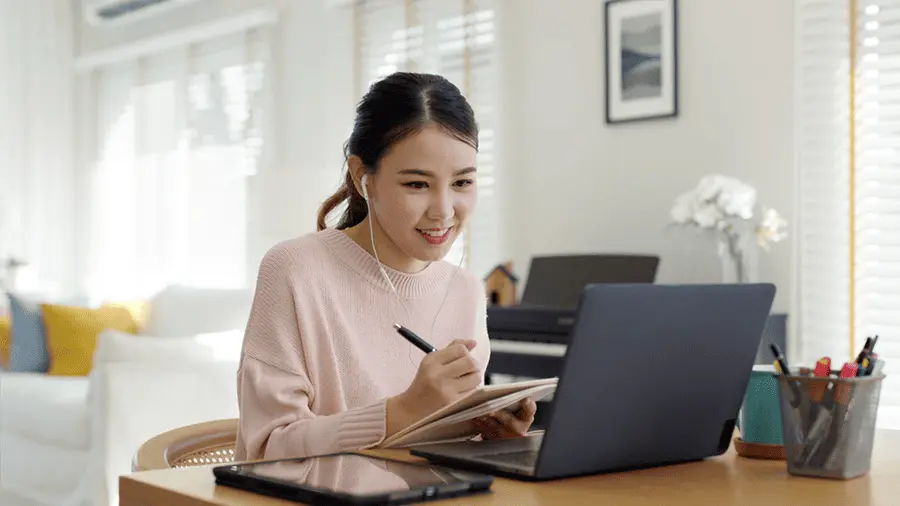 التعليم الجامعي عن بعد 